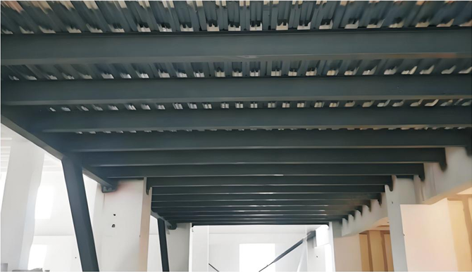 ���ڷ������͸ֻ�ṹ����Ϳ��